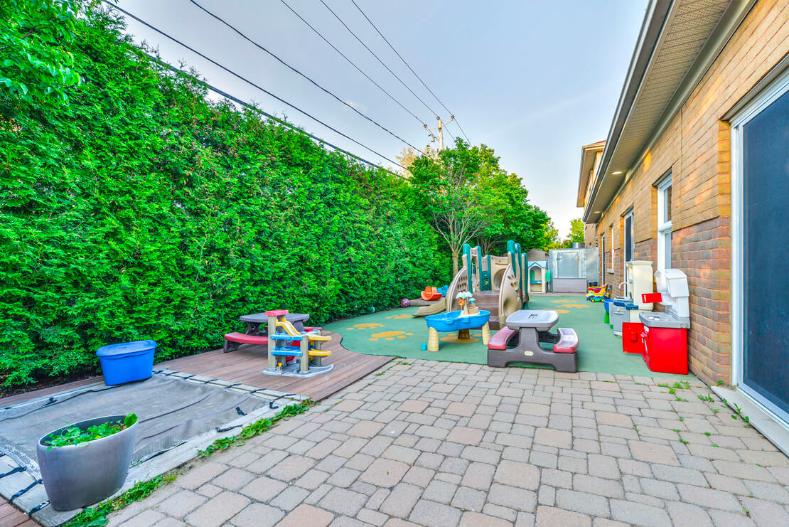 Centre de la petite enfance – Aurore Boréale – Cour des poupons